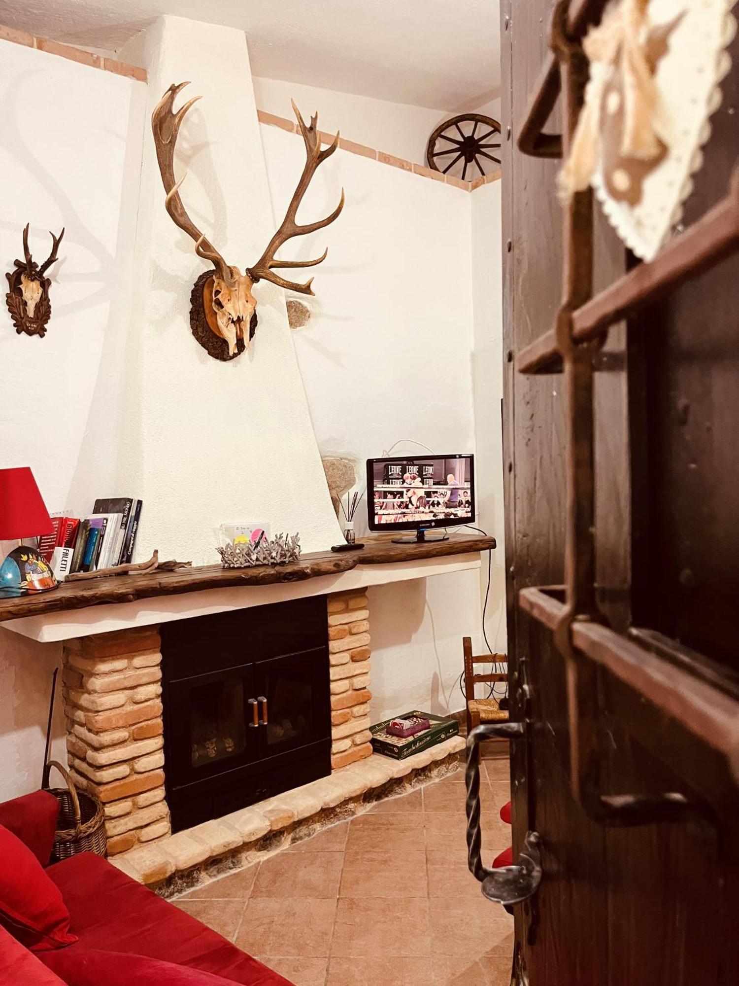 Ovostolai Cottage 丰尼 外观 照片